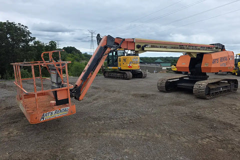 Steel Track Straight Boom Lift 65 ft, Diesel Powered