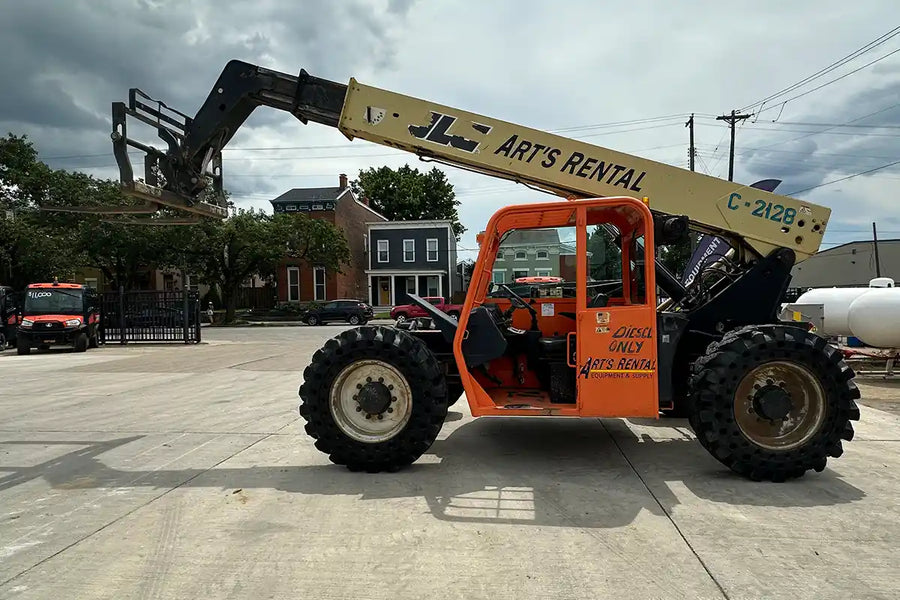Telescopic Forklift 6,000 lb 42 ft